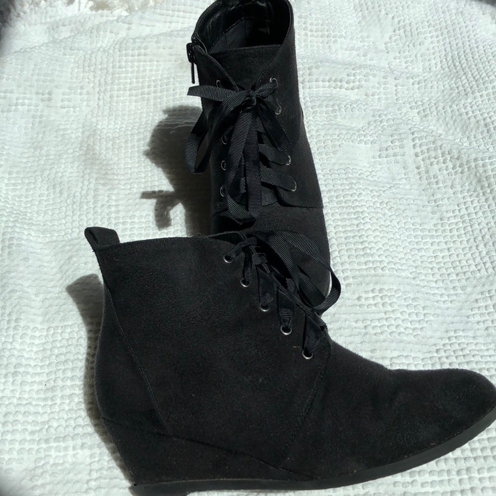 Girls Black wedge heal boots size 4